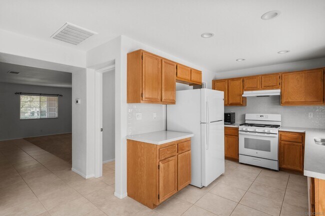 Building Photo - 42028 Pine Needle St