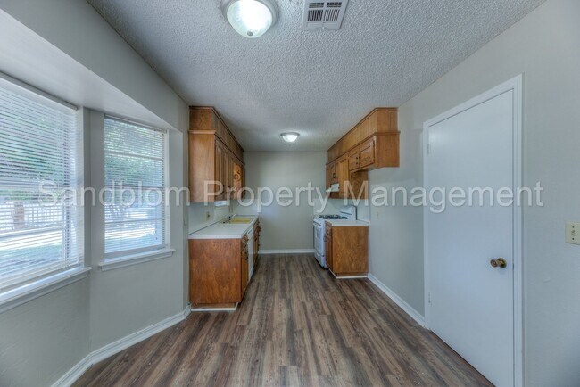 Building Photo - For Lease | Sand Springs | Available Now!