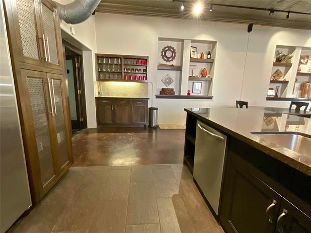 Building Photo - 104 NE 2nd St