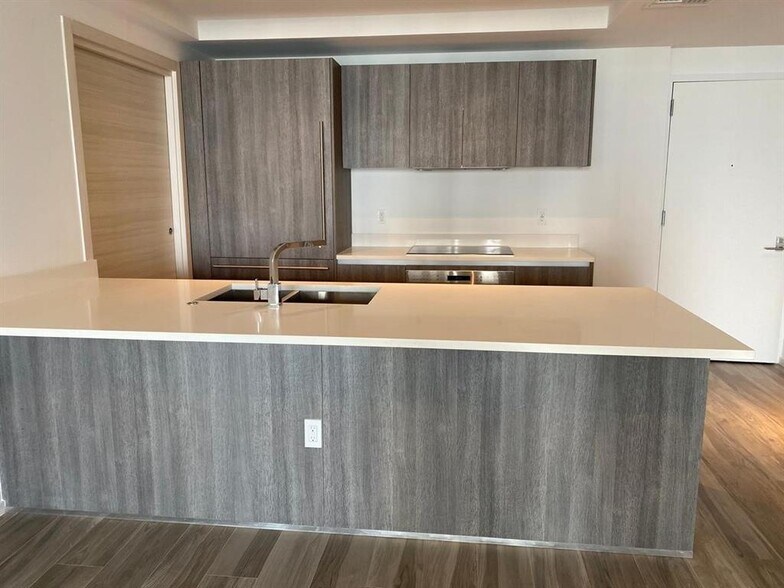 Building Photo - 805 S Miami Ave