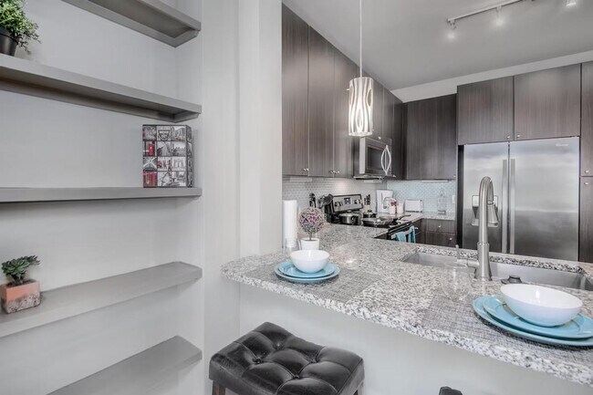 Building Photo - 1628-1898-1898 Wyndale St