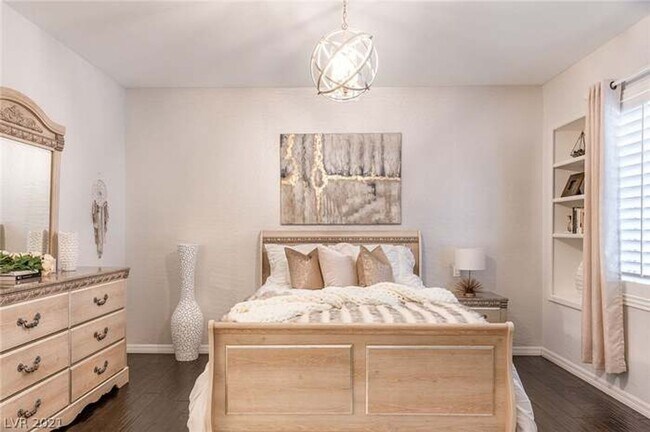 Building Photo - Stunning 3-bedroom, 2.5-bathroom home loca...