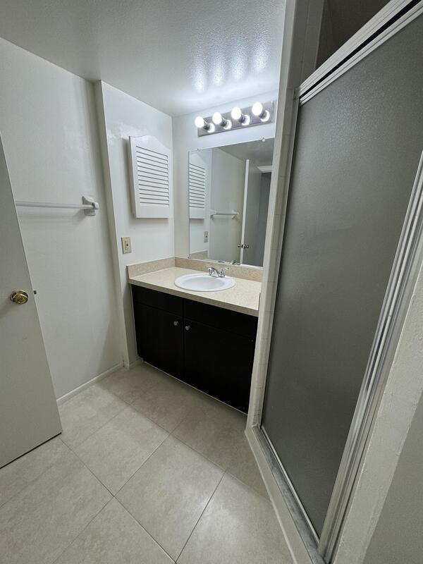 Building Photo - 5321 Summerlin Rd
