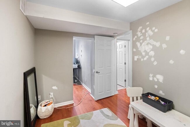 Building Photo - 213 Montrose St