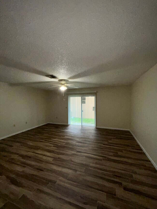 Great room - 6501 72nd Ave N