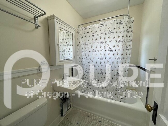 Building Photo - 20 NW 16th Ave