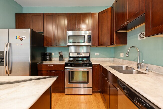 Building Photo - 2337 W Maypole Ave
