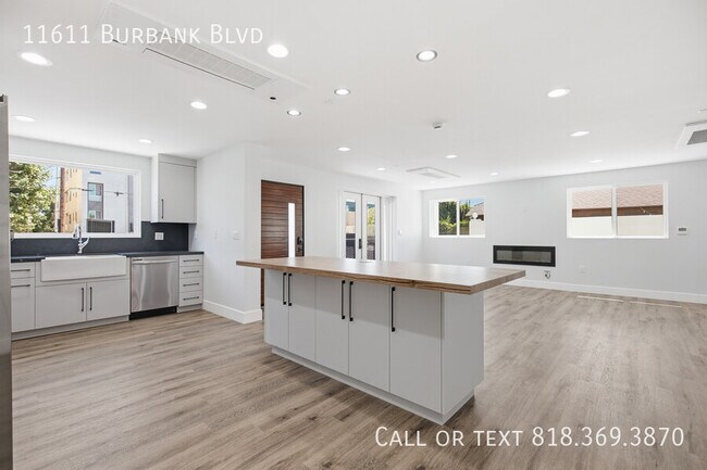 Building Photo - 11611 Burbank Blvd