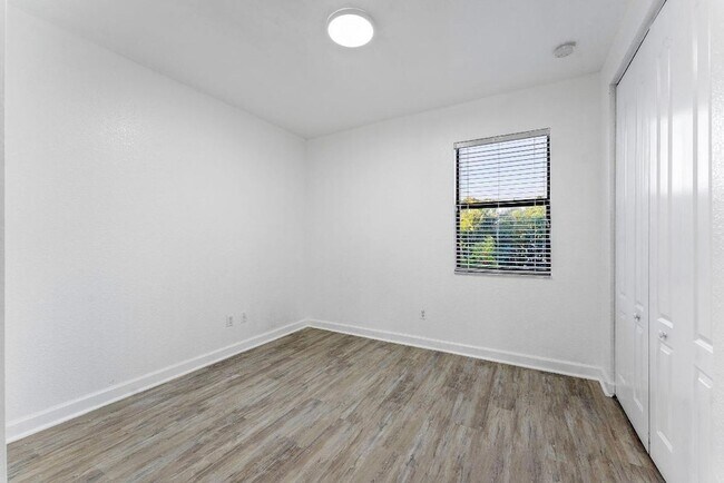 Building Photo - 3841 Aspen Leaf Dr