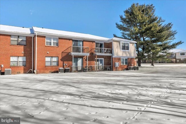 Building Photo - 915 Silver Ct