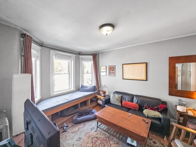 Building Photo - 593 Centre St