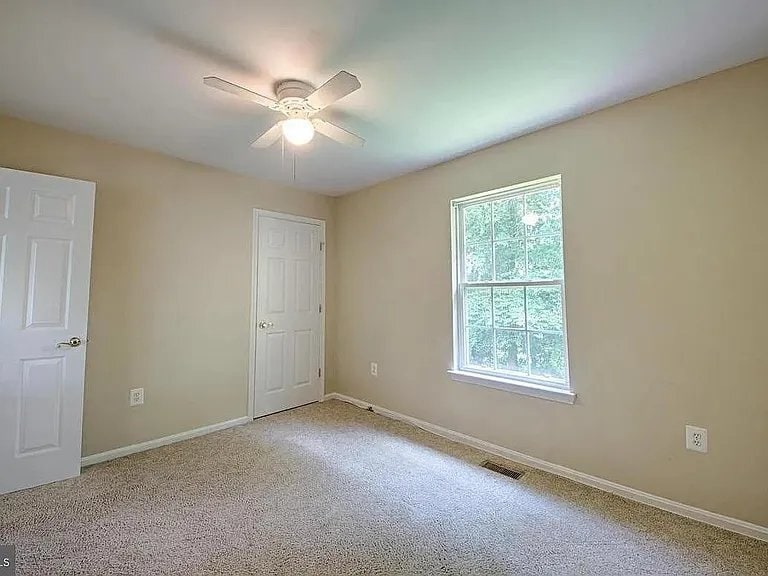 Building Photo - 6119 Oaklawn Ln