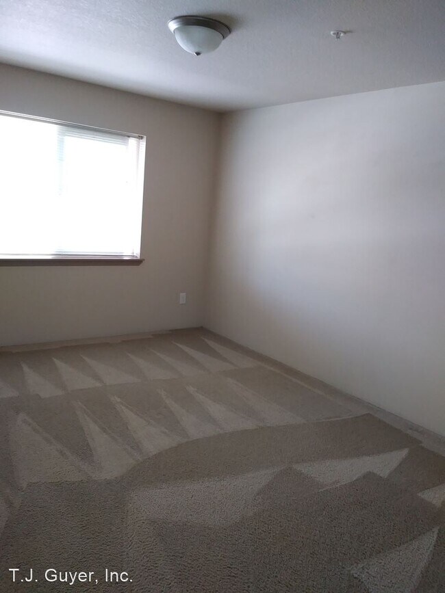 Building Photo - 318 SW 15th Ave