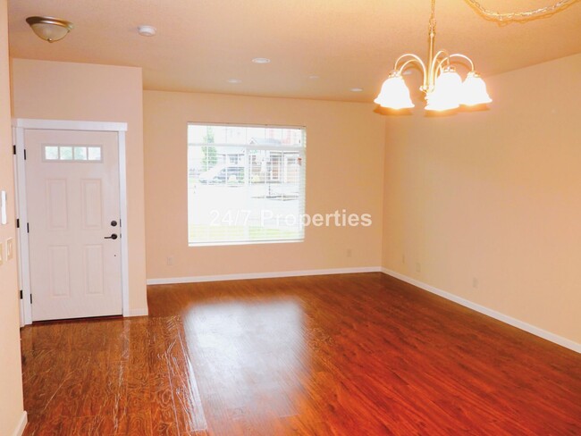 Building Photo - 3 BD | 2.5BA + HUGE Bonus Room & Office! *...