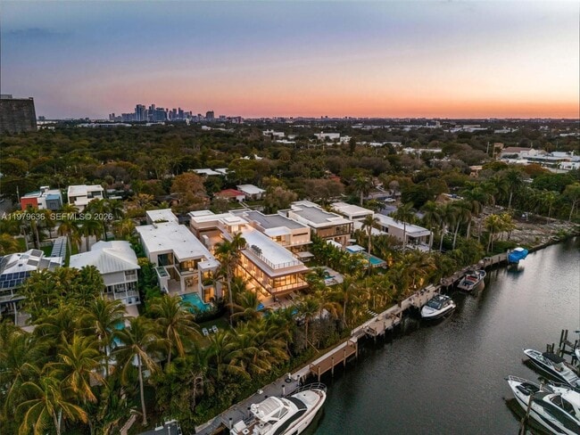 Building Photo - 723 NE 77th St