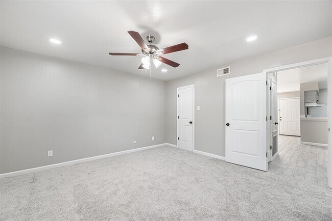 Building Photo - 5550 N Braeswood Blvd