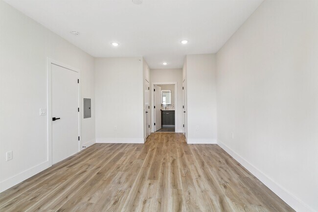 Building Photo - 582 66th St