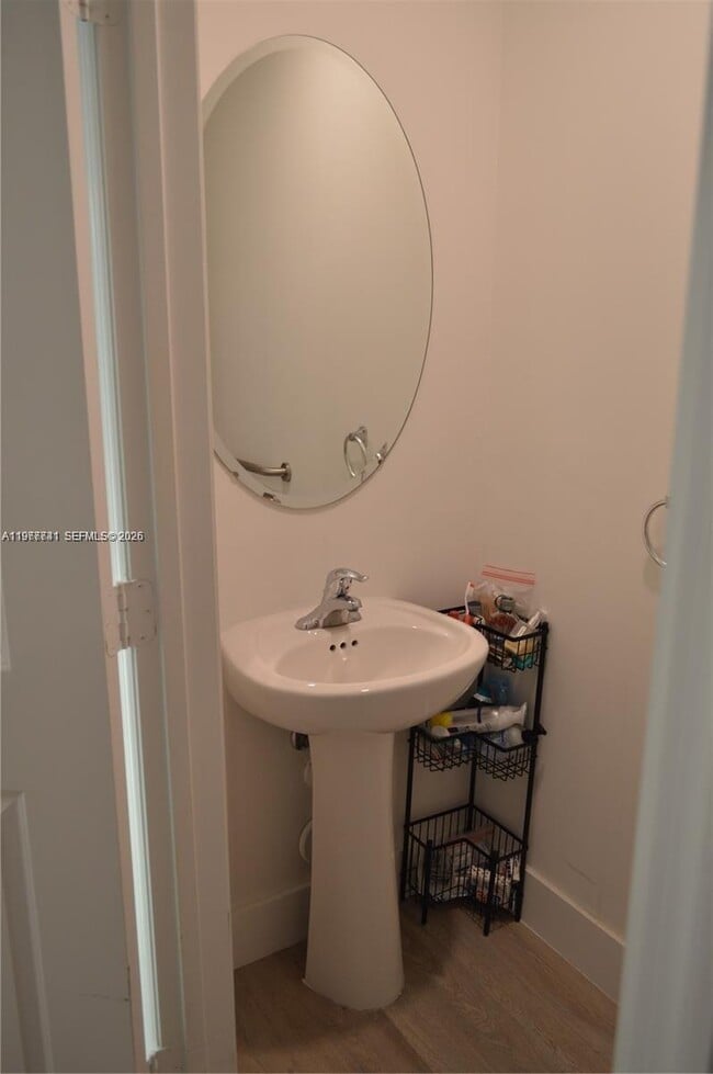 Building Photo - 1522 SE 26th Ter