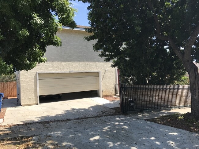 Building Photo - this will be gone this weekend! Rare change to rent a 2005 built 2 bedroom house HOUSE in Glassel...