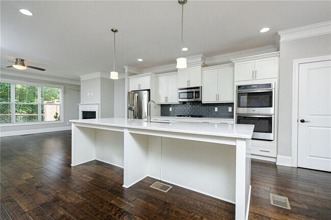 Building Photo - 1299 Linden Ct