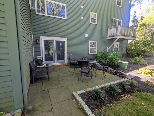 Building Photo - 25 Oakhurst Ave