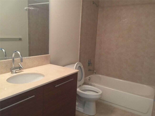 Building Photo - 2641 N Flamingo Rd