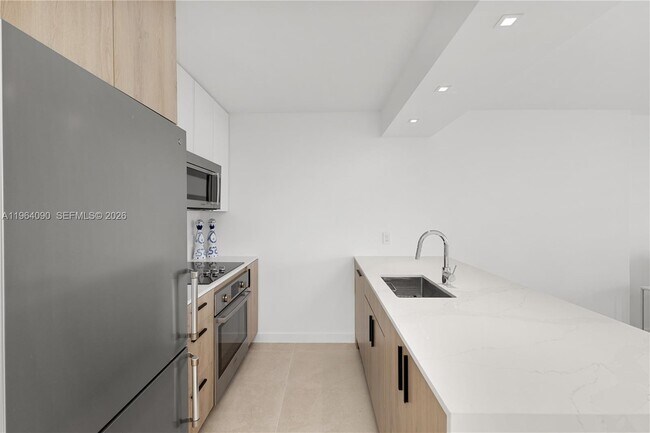 Building Photo - 345 Ocean Dr