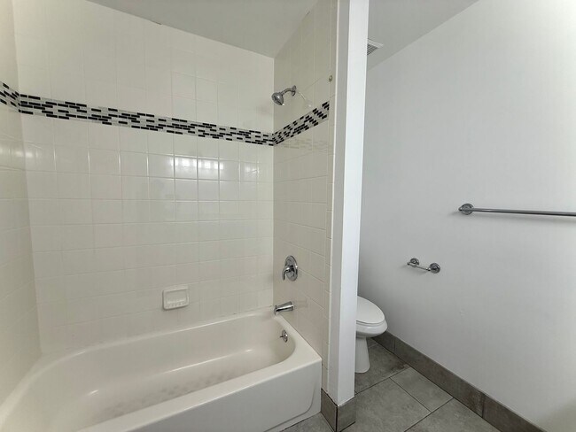 Building Photo - 3 Bedroom Home in Holladay Available August 1st