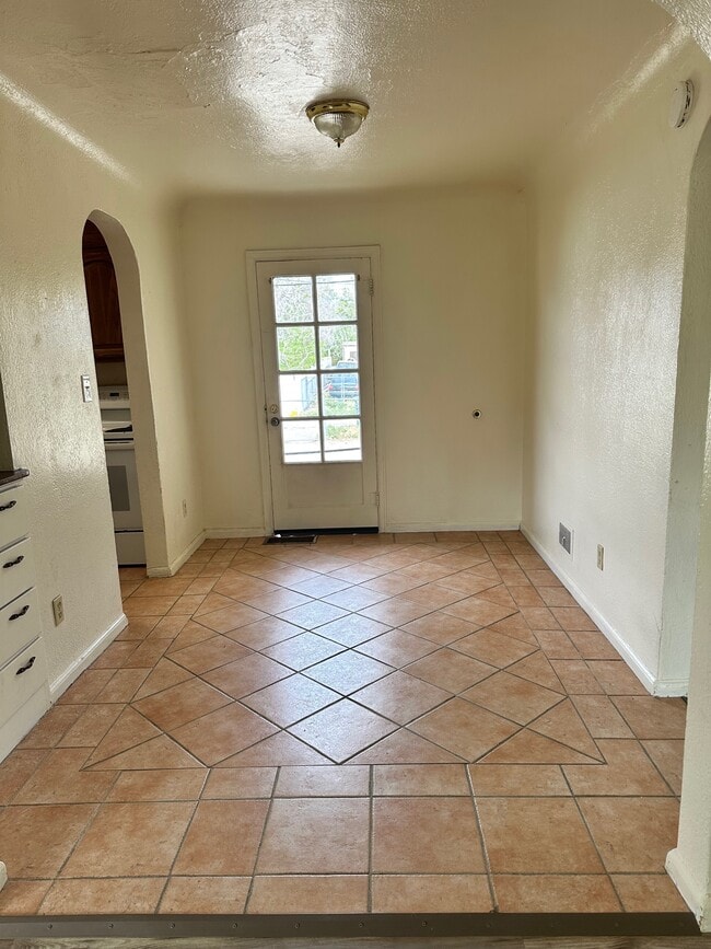 Building Photo - 514 N 18th St