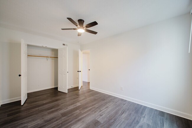 Building Photo - Move-in-ready 3 bed / 3 Full Bath In Louisville's Four Seasons — Fully Updated, No Carpet, Fiber ...