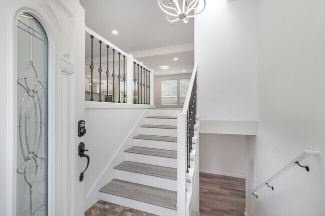 Building Photo - 5 bed 4 bath home in somerset available 9/1