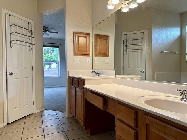 Building Photo - Single Family Home