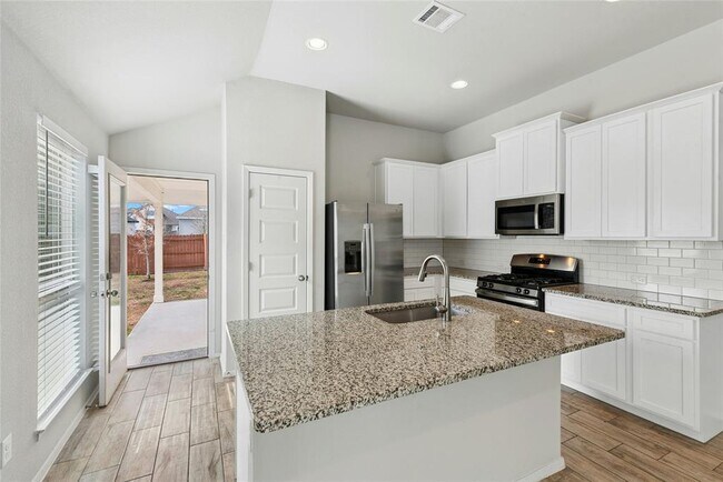 Building Photo - 120 Lyndon Dr