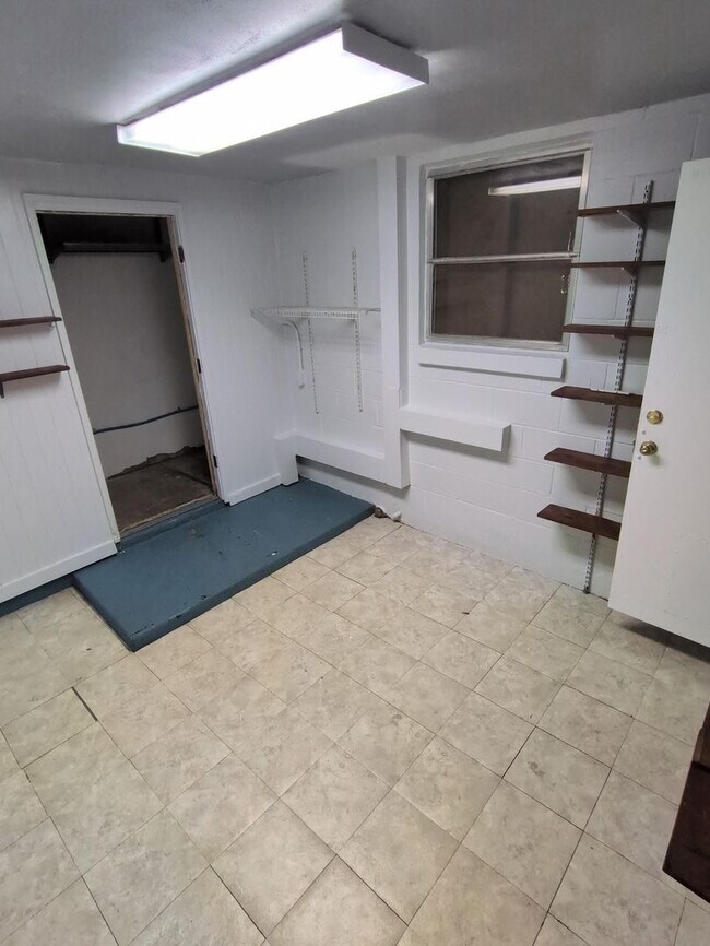 Building Photo - 3 Bedroom 2 Bathroom Updated Deltona Home GREAT Location Available IMMDEIATELY!!
