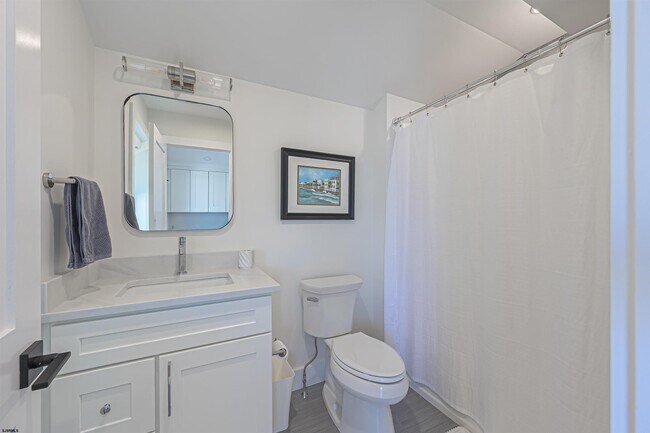 Building Photo - 26 S Rosborough Ave