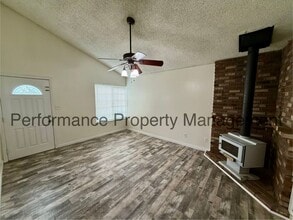 Building Photo - Beautiful 4 Bed/2 Bath SW Bakersfield Home w/ RBP & $0 Deposit Option