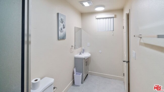 Building Photo - 4828 McKinley Ave