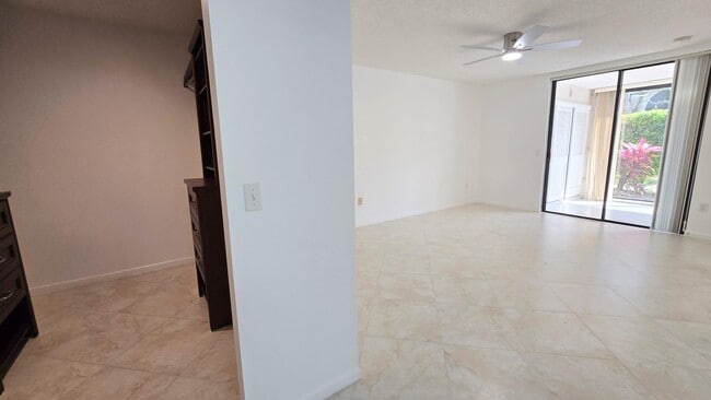 Building Photo - 5139 Floria Way