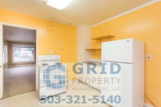 Building Photo - Spacious Two Bedroom Home with Backyard - N Portland!