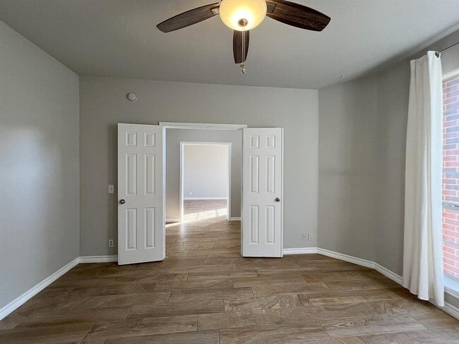 Building Photo - 1112 Vanderbilt Cir