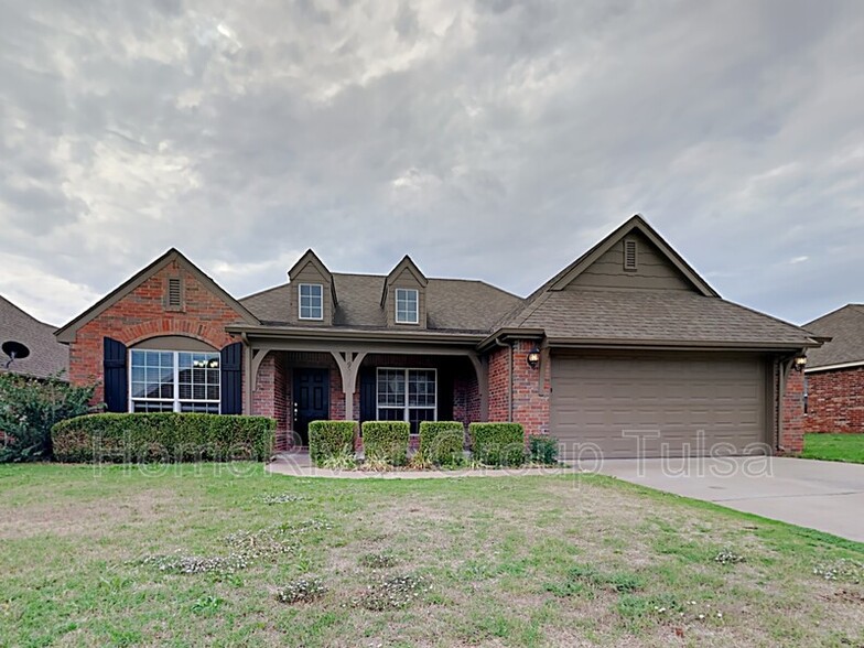 Building Photo - 9016 N 156th E Ave