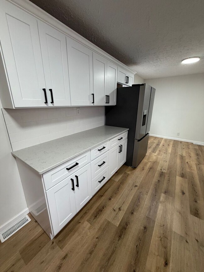 Building Photo - 405 E Cowing Dr