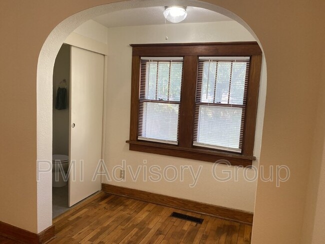 Building Photo - 908 SW 12th St