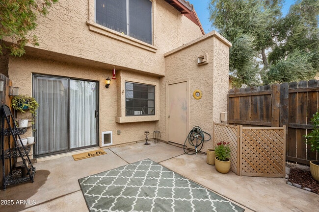 Building Photo - 4901 E Kelton Ln