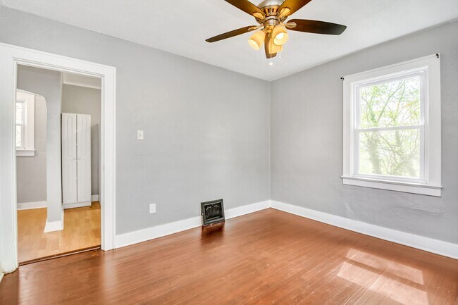 Building Photo - AVAILABLE AUGUST 1ST! DON'T MISS THIS BEAUTIFUL 2-BEDROOM HOME IN CLAIRTON!