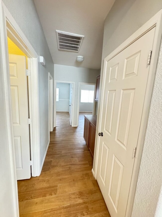 Building Photo - Chandler 4 bed 2 bath