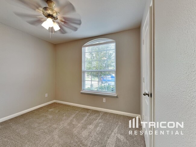 Building Photo - 2111 Juniper Dr
