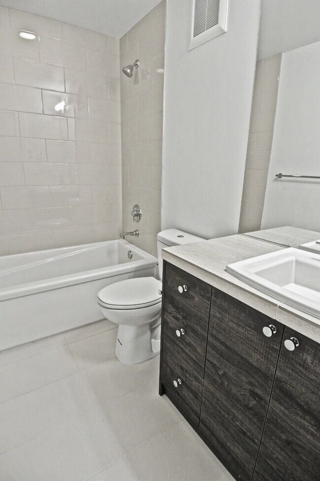 Building Photo - AVAILABLE AUGUST 14th! Modern Townhome w/ Private Balcony, AC, & Reserved Parking in Central Area