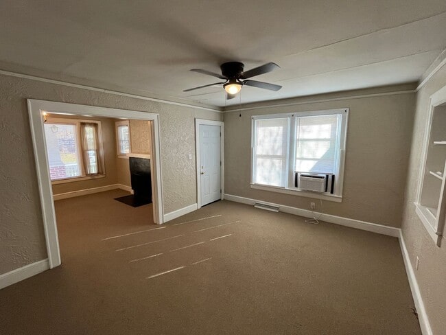 Building Photo - Charming 2-bedroom, 1-bathroom house