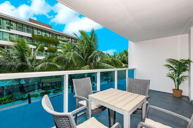 Building Photo - 2301 Collins Ave